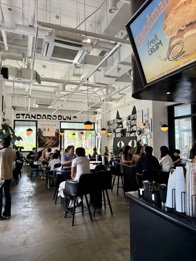 Standard Bun Cafe